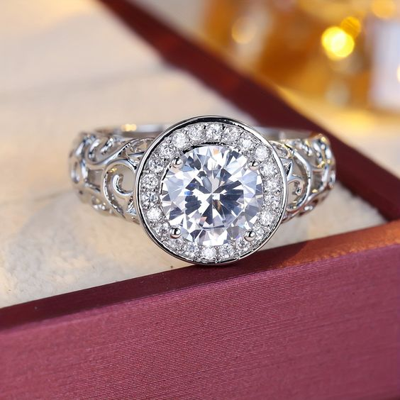Bague Vintage Arrondie en Argent avec Pétillant