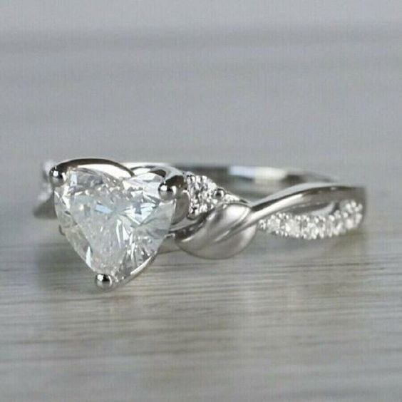 Bague en argent cœur incrusté de cristal vintage