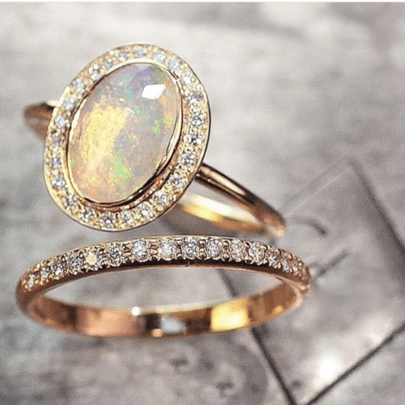 Ensemble de bagues en opale vintage brillant