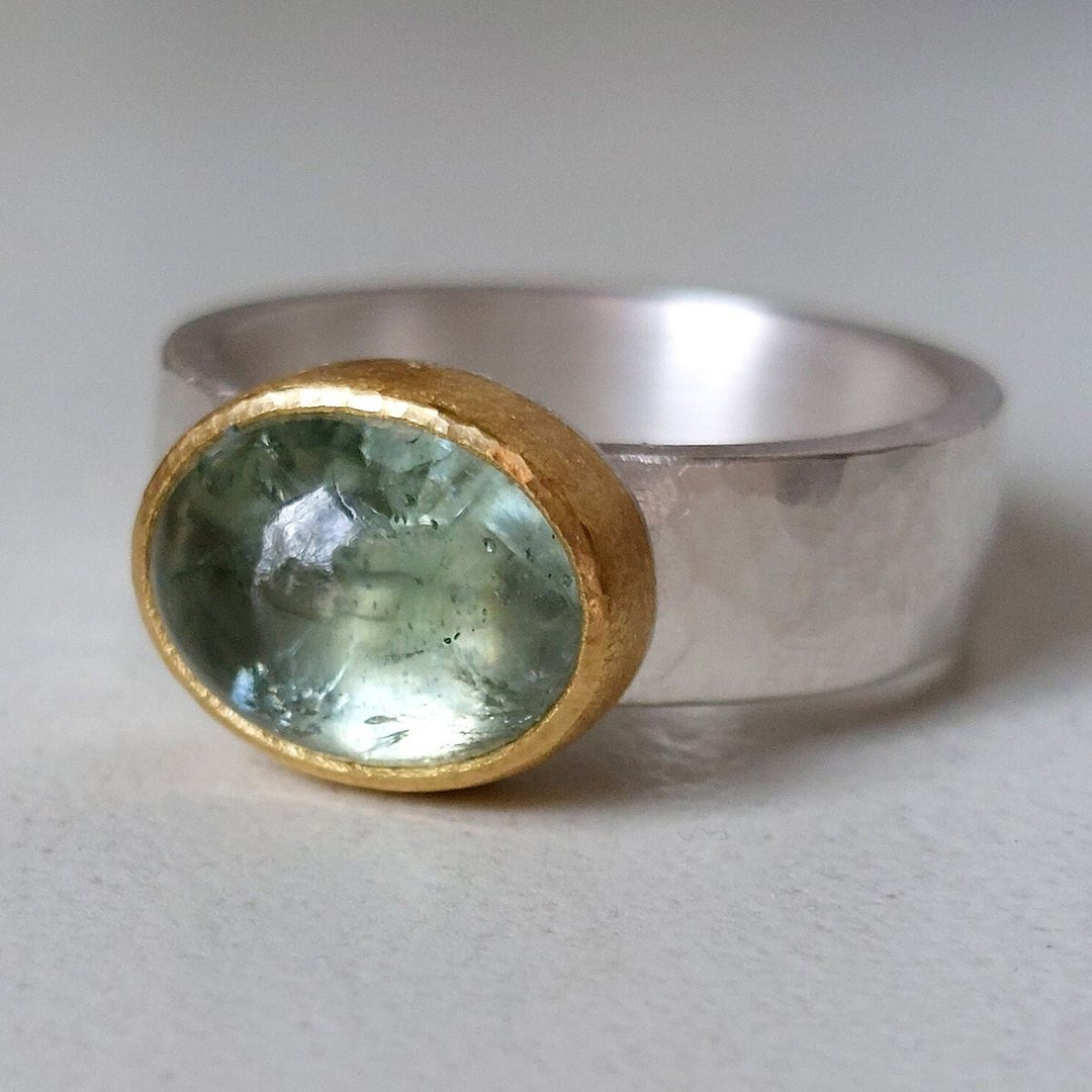 Bague en pierre arrondie verte vintage