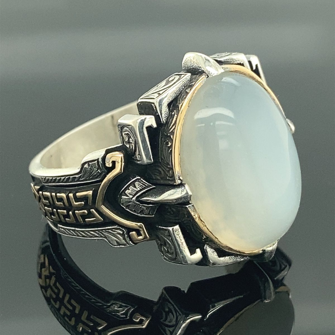 Anneau à sceau en opale blanche vintage