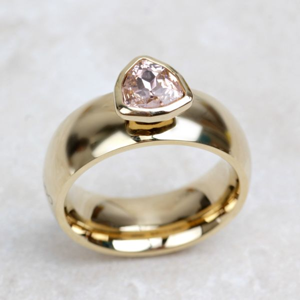 Bague rétro en verre rose et or