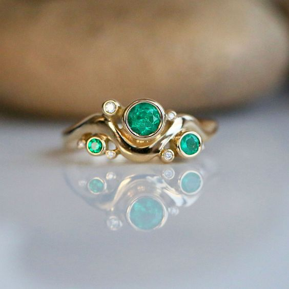 Bague en verre incrusté vintage verte