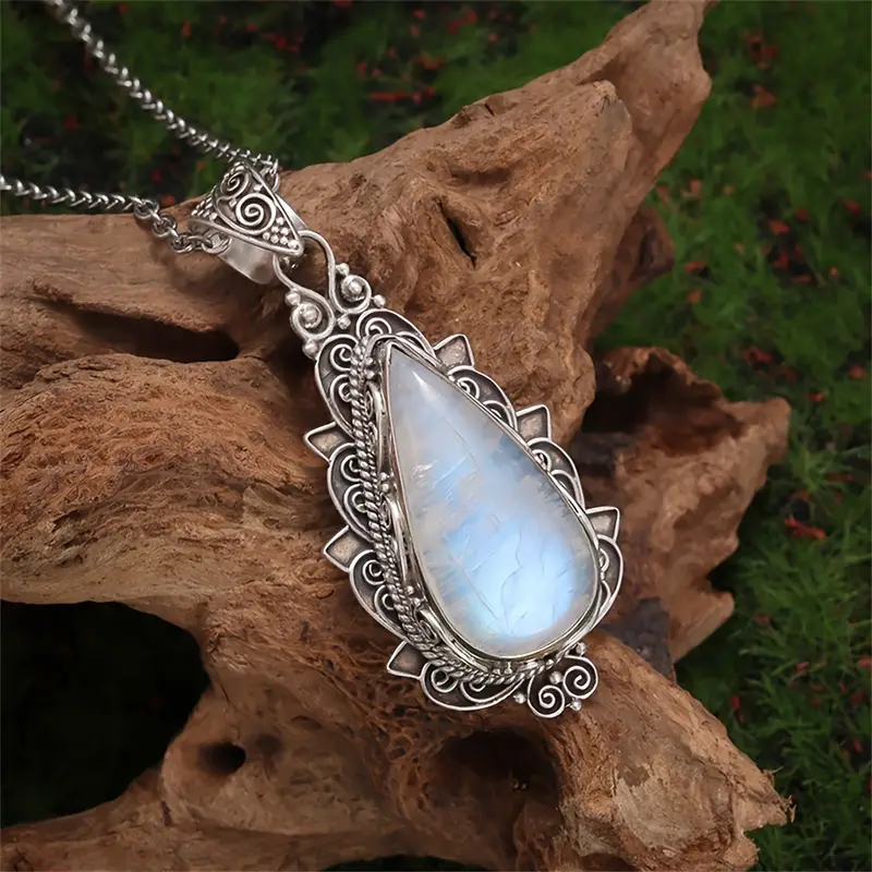 Collier pendentif en pierre de lune vintage