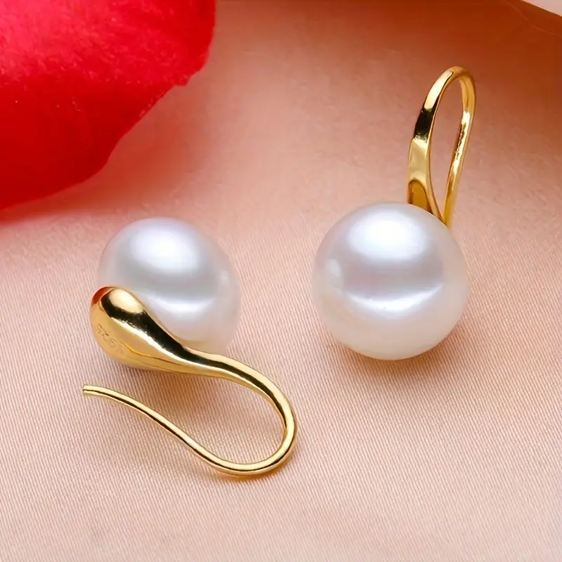 Petits boucles d'oreilles en perles dorées à goutte