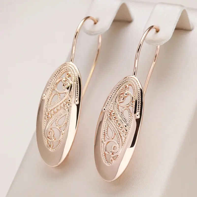Boucles d'oreilles en or creux élégantes