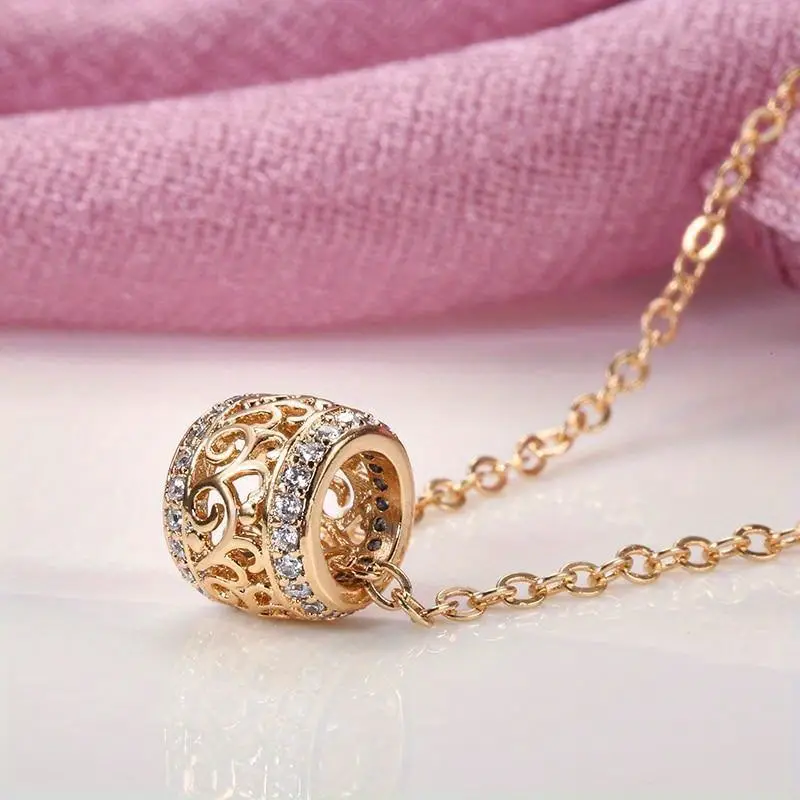 Collier élégant brillant doré
