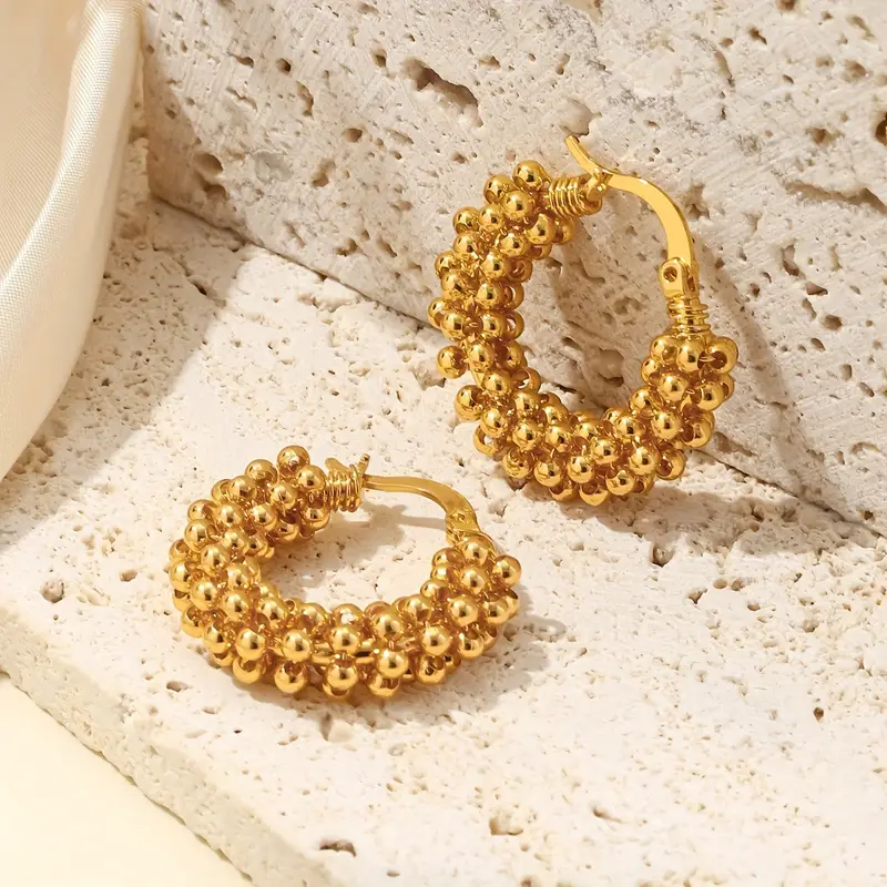 Boucles d'oreilles en forme de créoles avec perles dorées