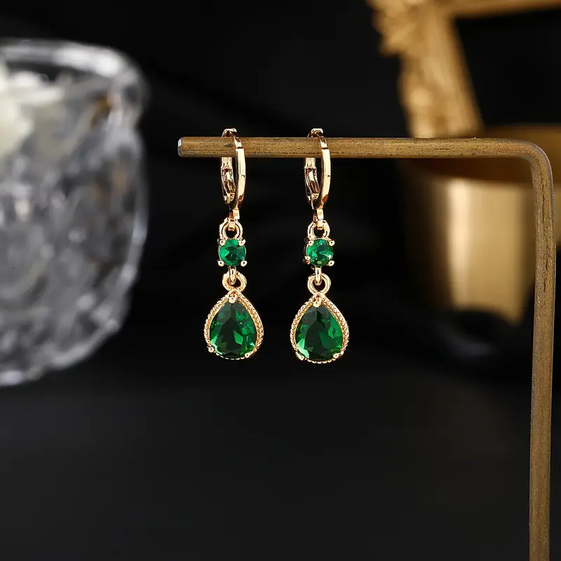 Boucles d'oreilles en or avec zirconium vert suspendu