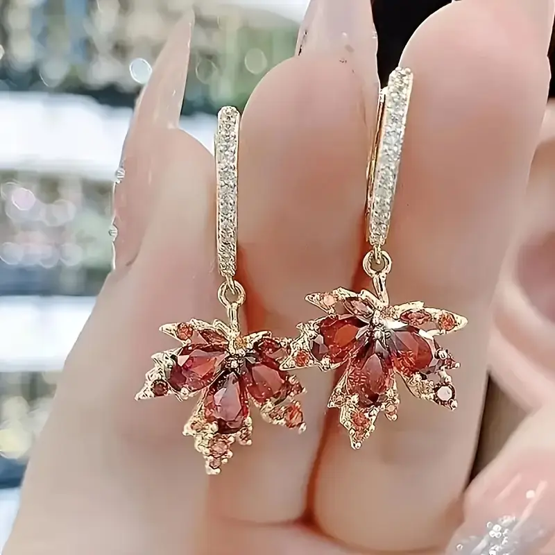 Boucles d'oreilles en or avec feuille en zirconium