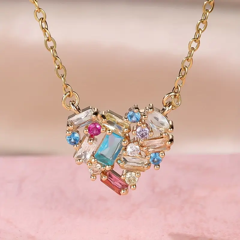 Collier en forme de cœur en cristal coloré