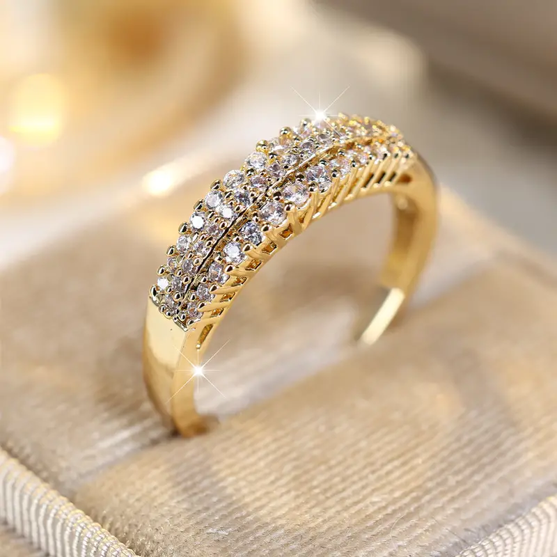 Bague en or avec zirconium élégant