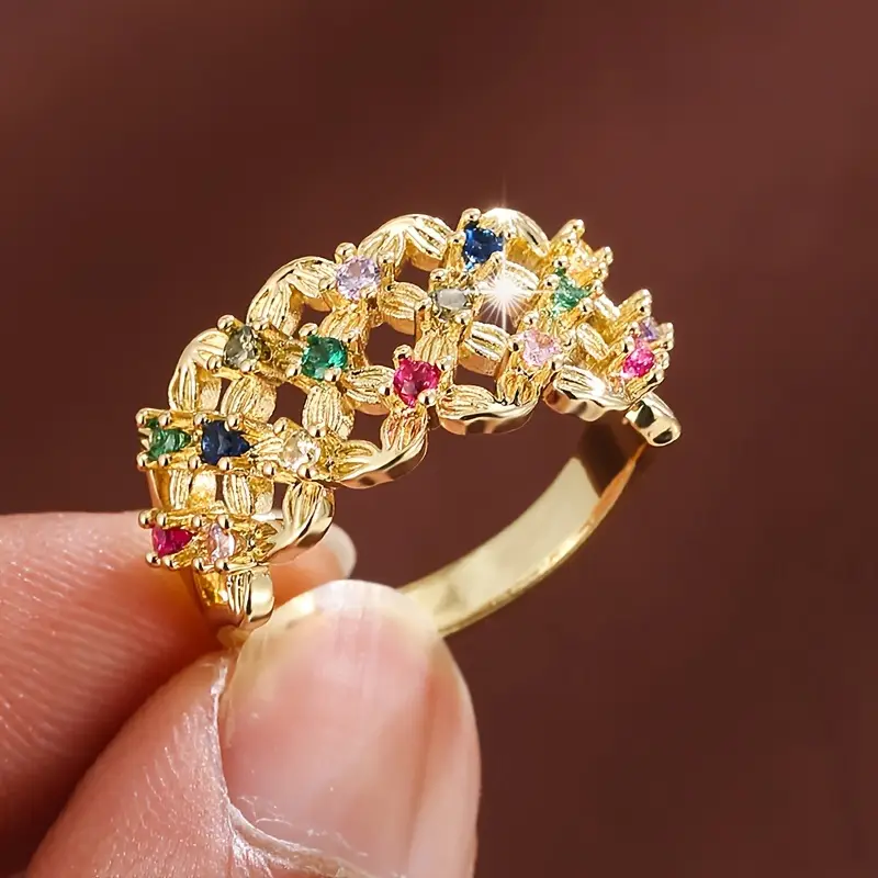 Bague creuse en or avec zirconia colorée