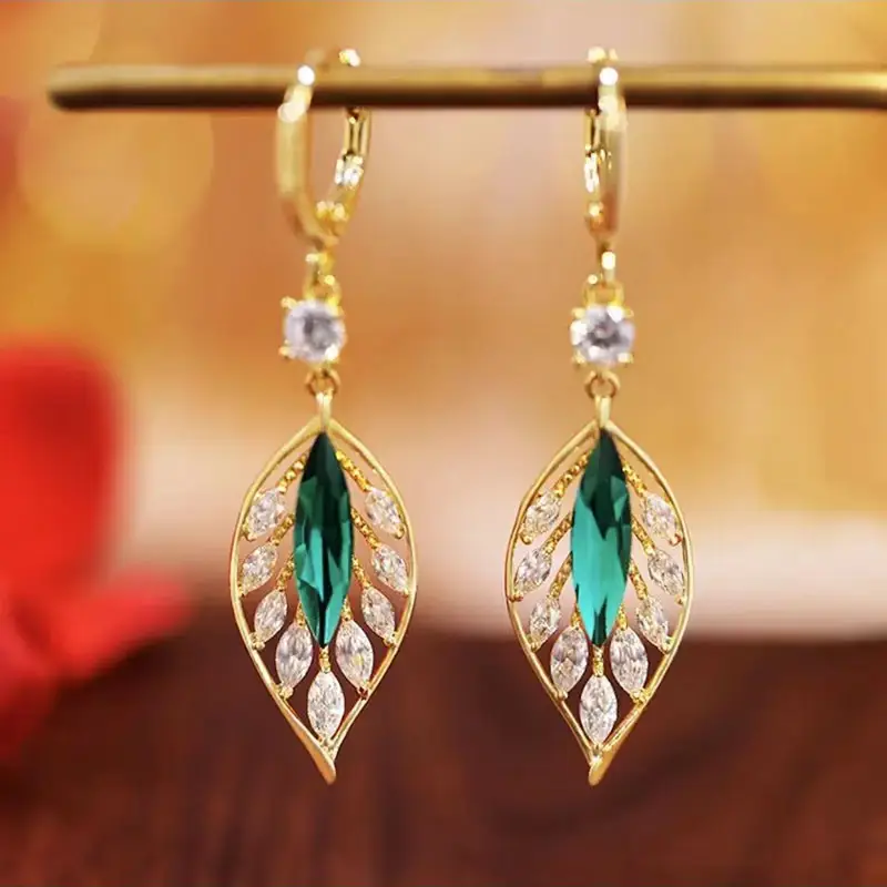 Boucles d'oreilles en or avec zirconium Green Leaf
