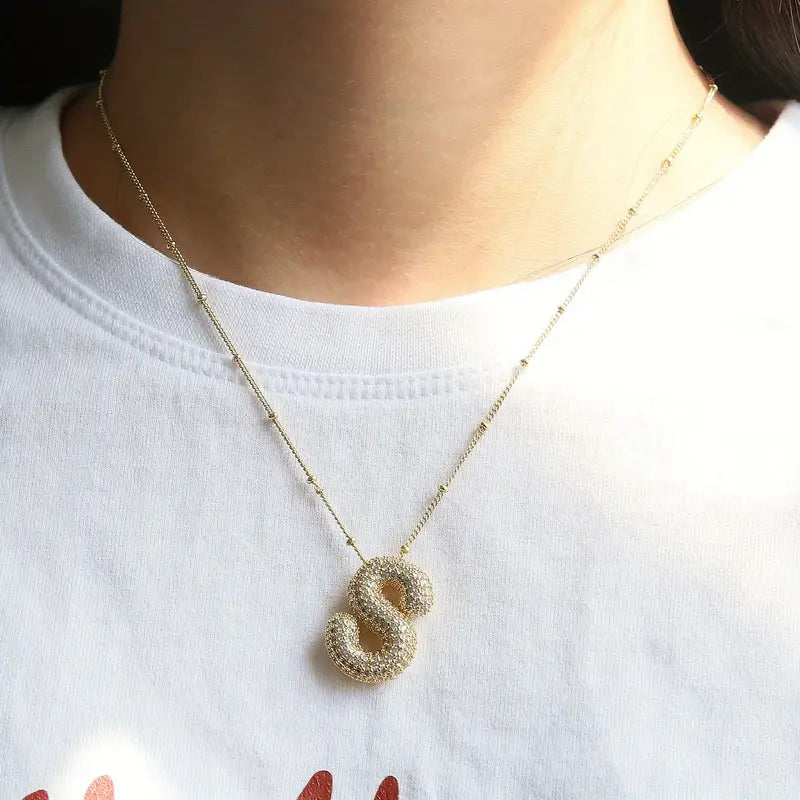 Ensemble de collier initial en lettres ballons en or