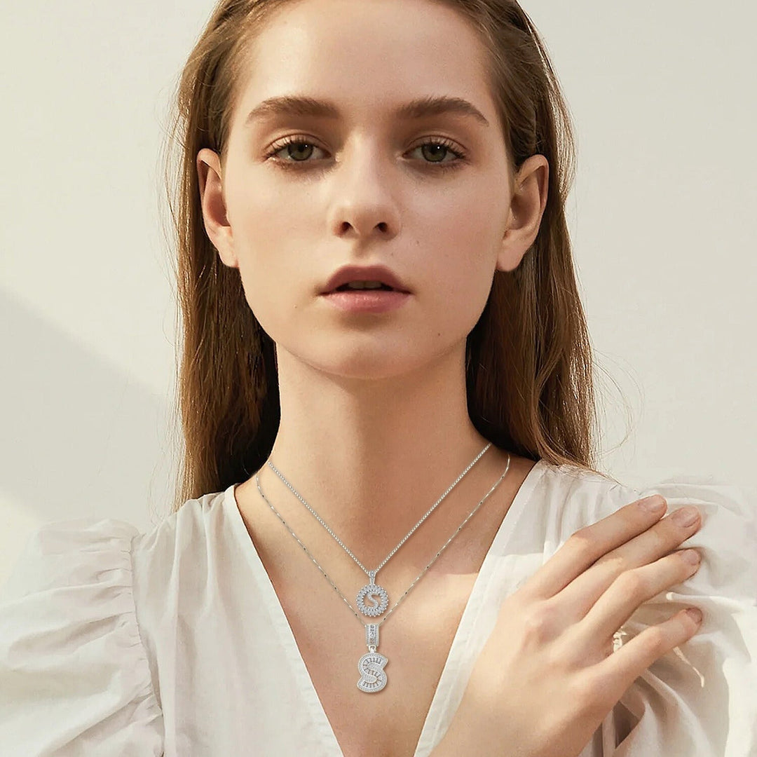 Collier initial en lettre en moissanite en argent