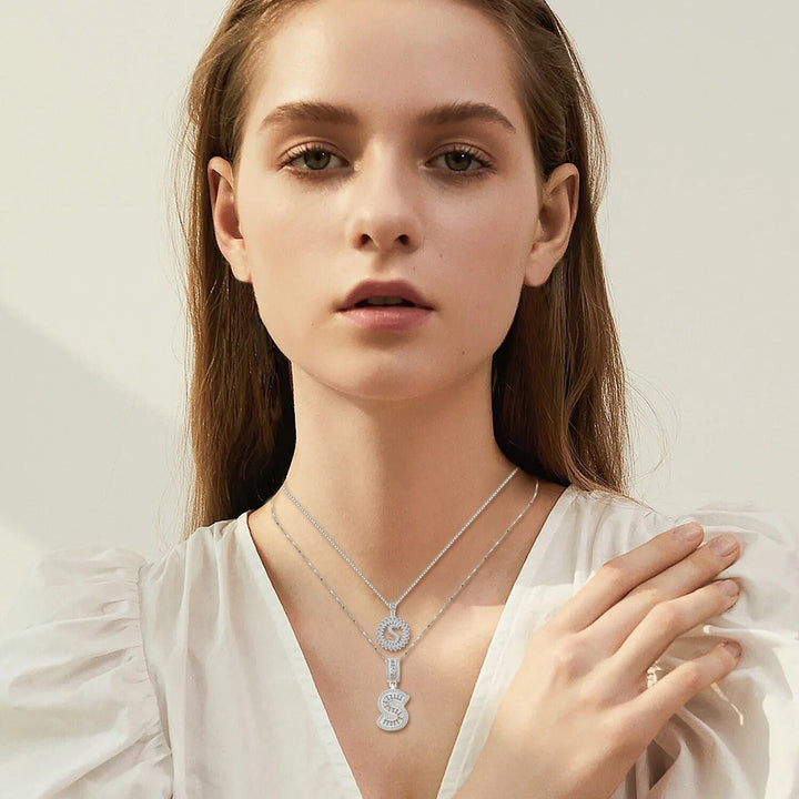 Collier initial en lettre en moissanite en argent