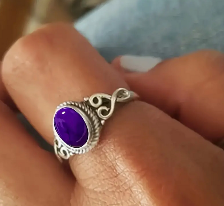 Bague ancienne en pierre incrustée
