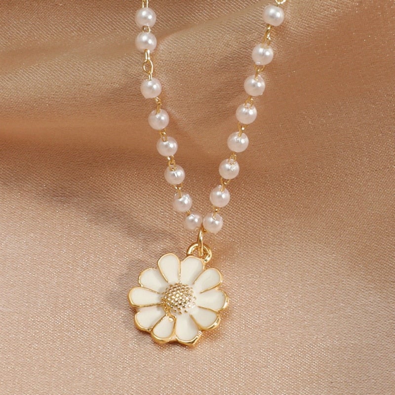 Collier pendentif marguerite avec perles
