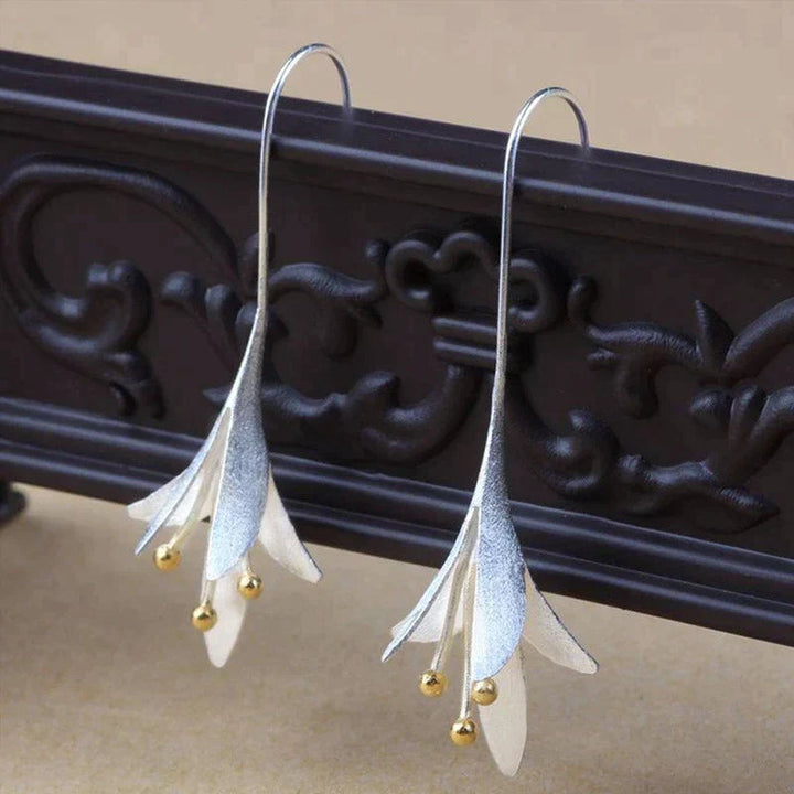 Boucles d'oreilles fleurs argentées élégantes