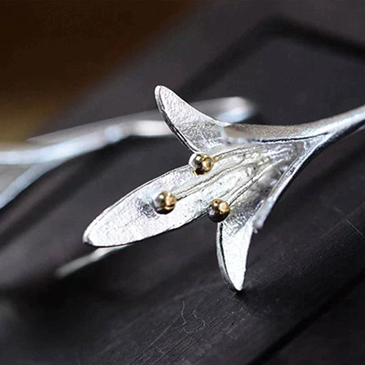 Boucles d'oreilles fleurs argentées élégantes