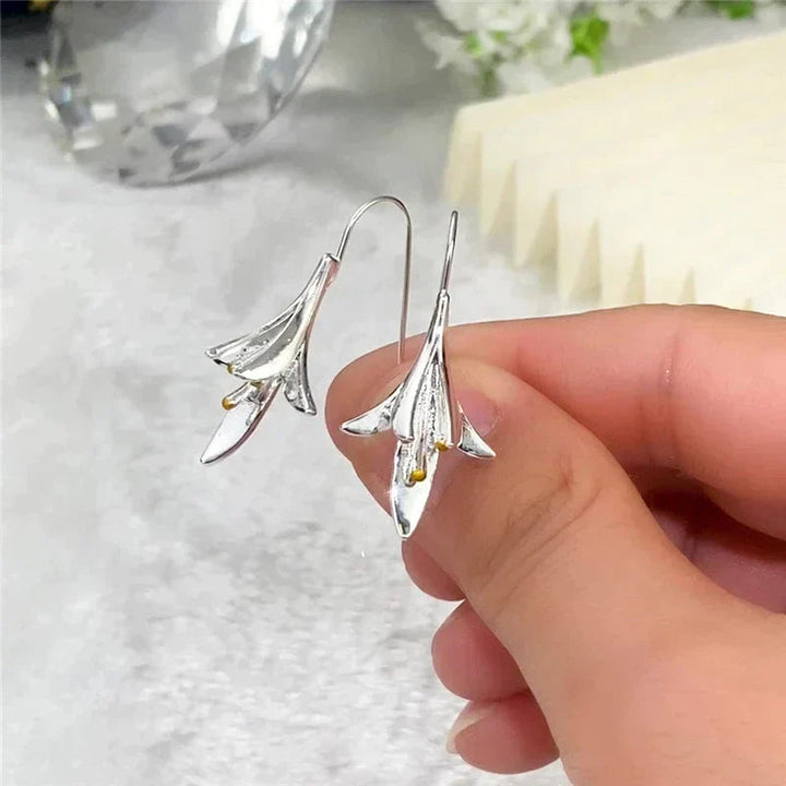 Boucles d'oreilles fleurs argentées élégantes