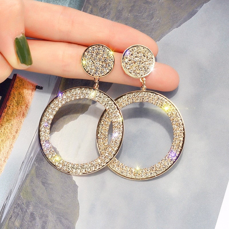 Boucles d'oreilles élégantes en zirconia en or et argent