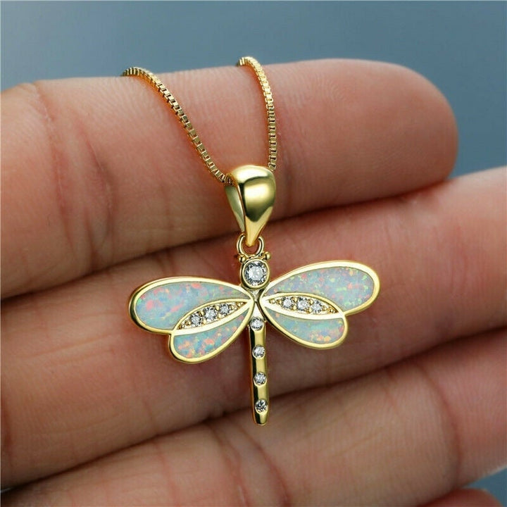 Collier libellule en or avec accent en opale