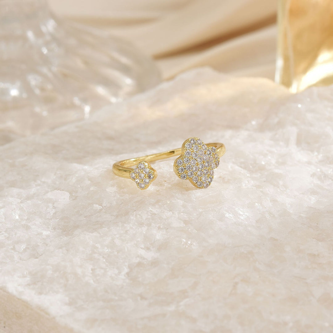 Bague Élégante en Or Doré Brillant