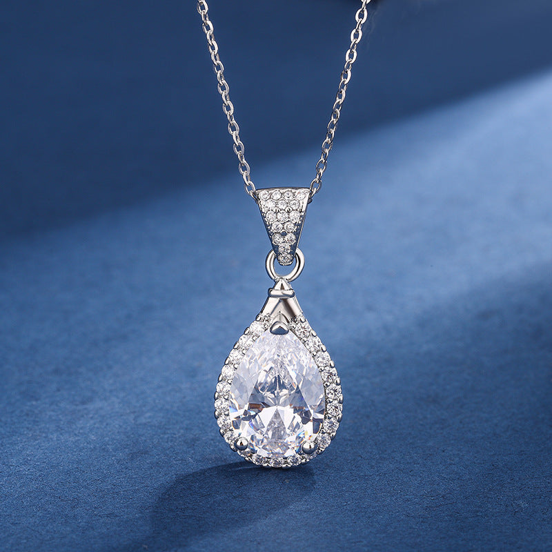 Ensemble de bijoux en argent blanc en forme de larme