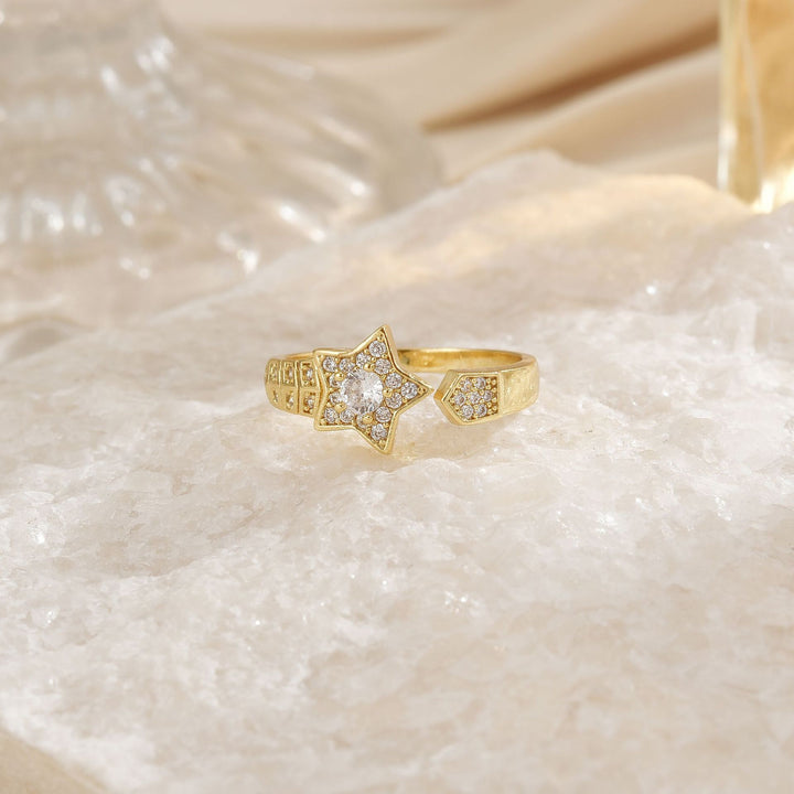 Bague Élégante en Or Doré Brillant