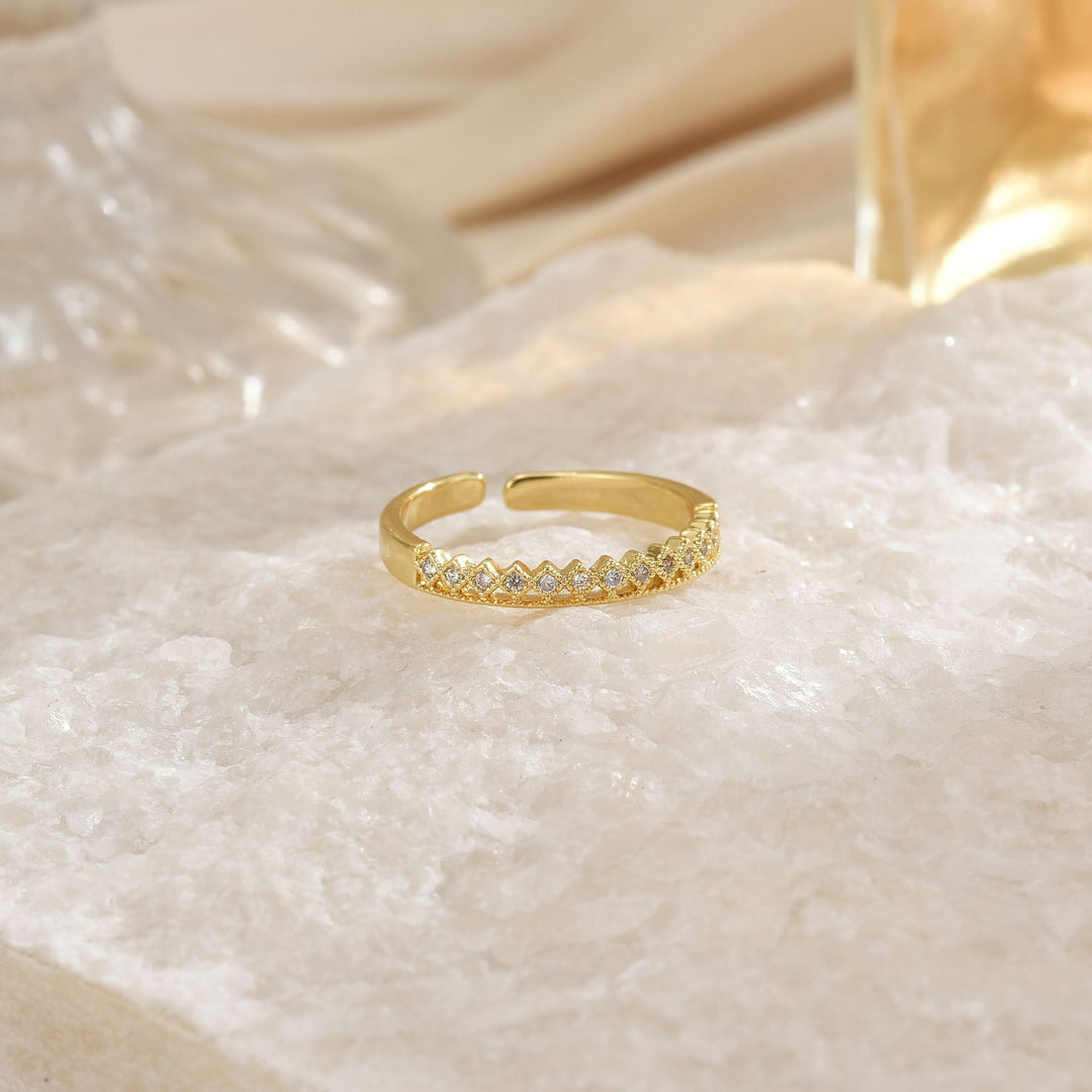Bague Élégante en Or Doré Brillant
