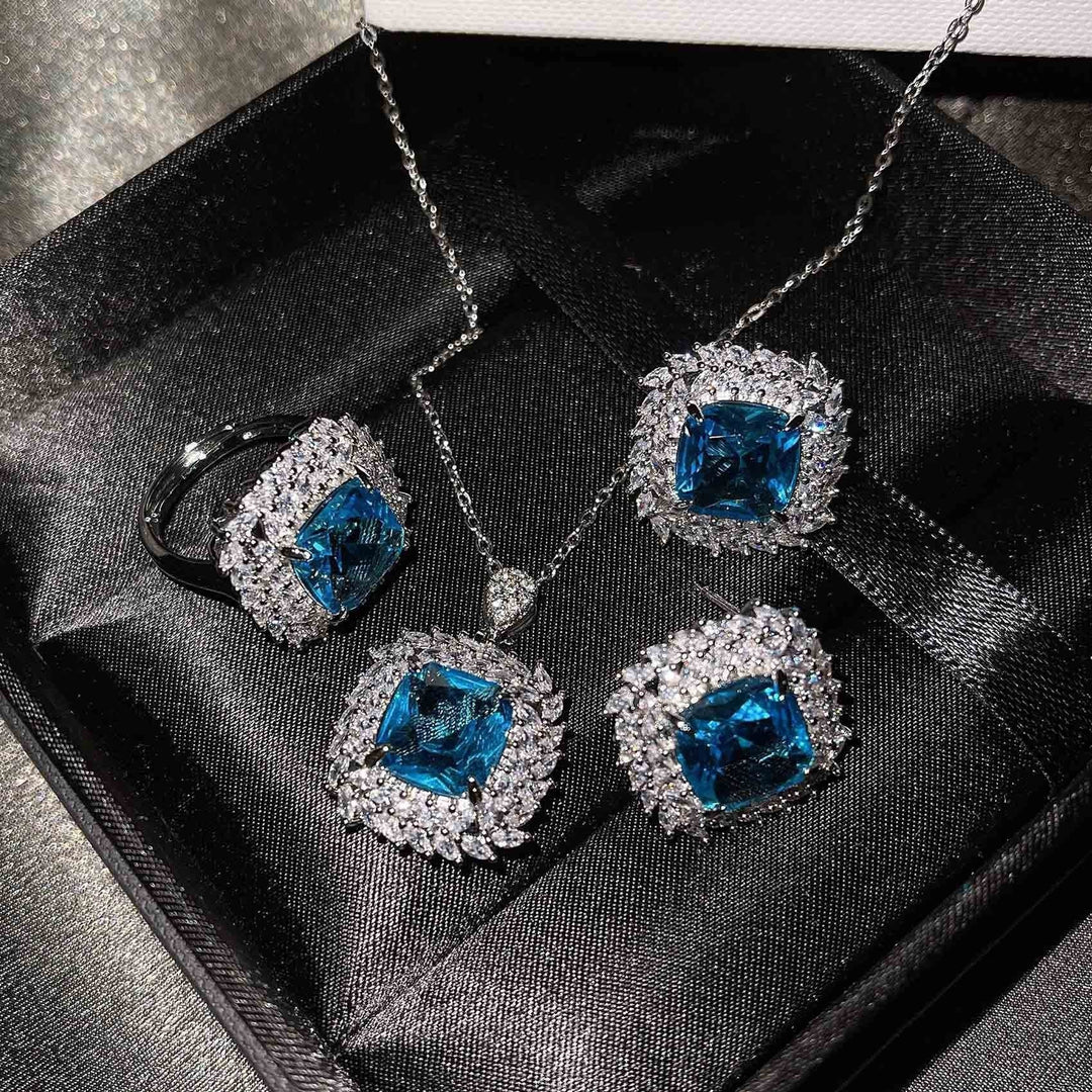 Ensemble de bijoux en argent et rose