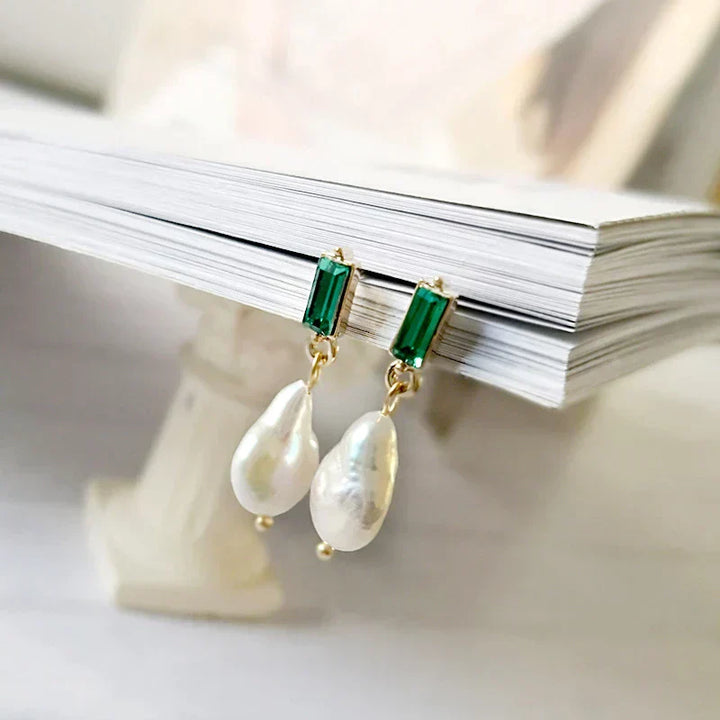 Boucles d'oreilles luxueuses en or avec perles et zirconia verte