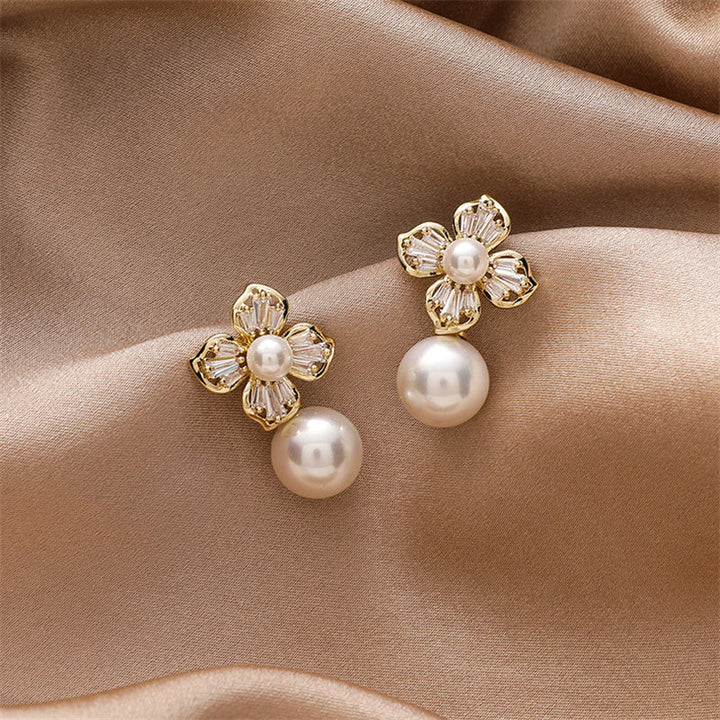 Boucles d'oreilles en perles et fleurs en cristal