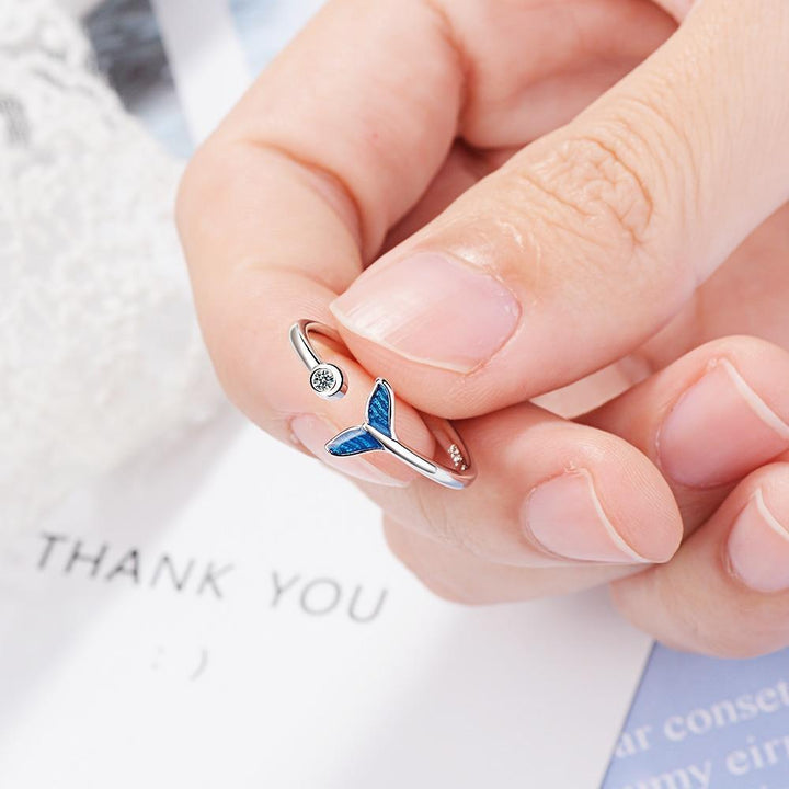 Bague en argent avec queue de baleine et zirconium