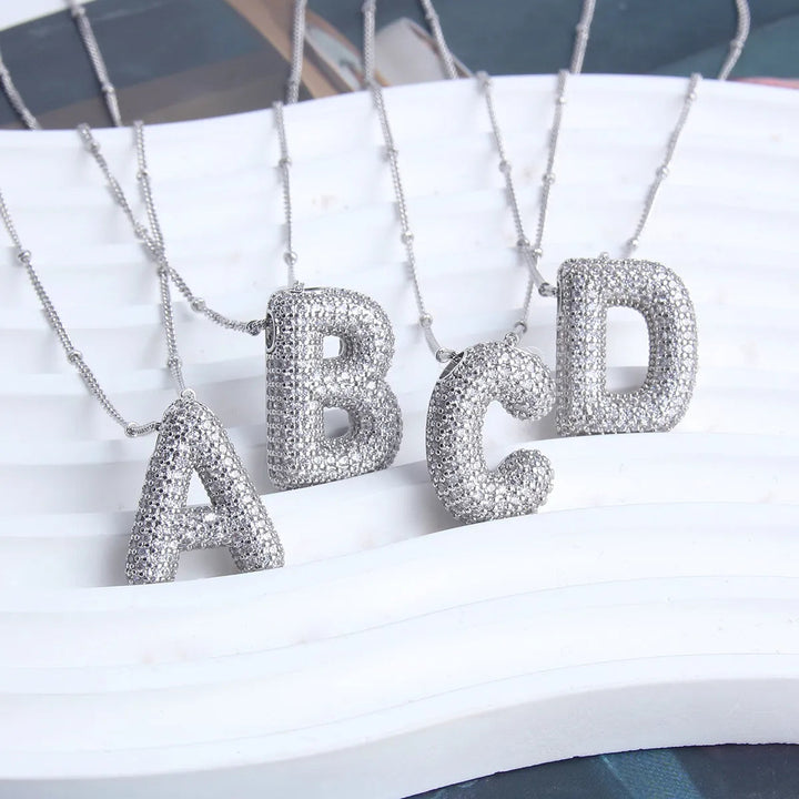 Collier initial en lettres bulles en argent