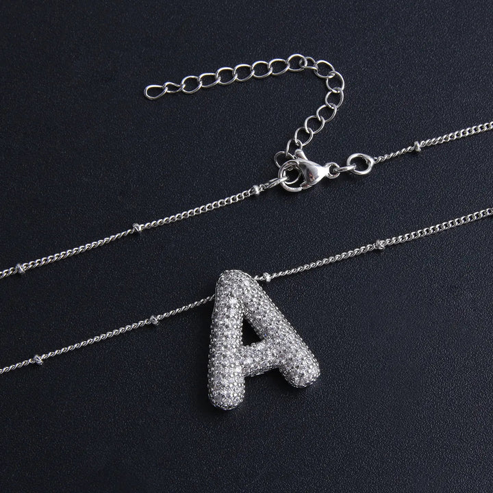 Collier initial en lettres bulles en argent