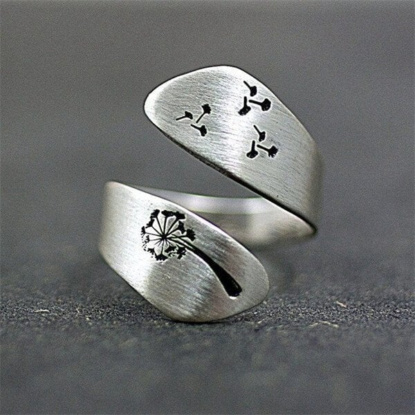 Bague ajustable en main sculptée à la denteline