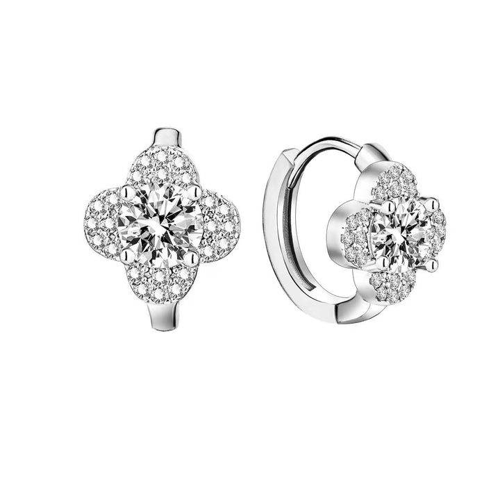 Boucles d'oreilles en argent en forme de trèfle en moissanite