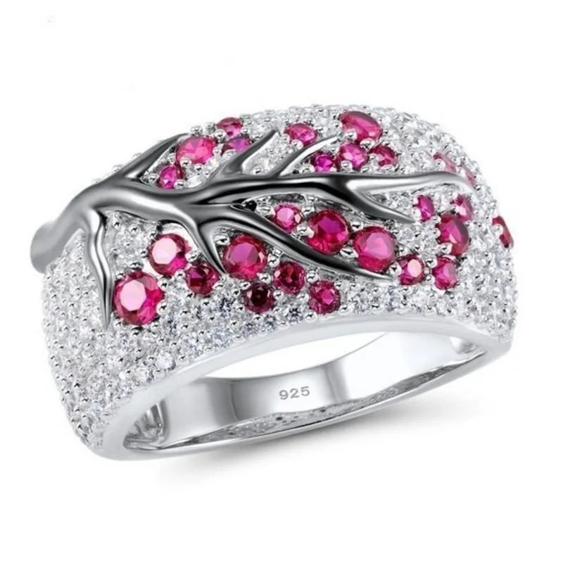 Bague en argent ancienne avec zirconium pourpre incrusté