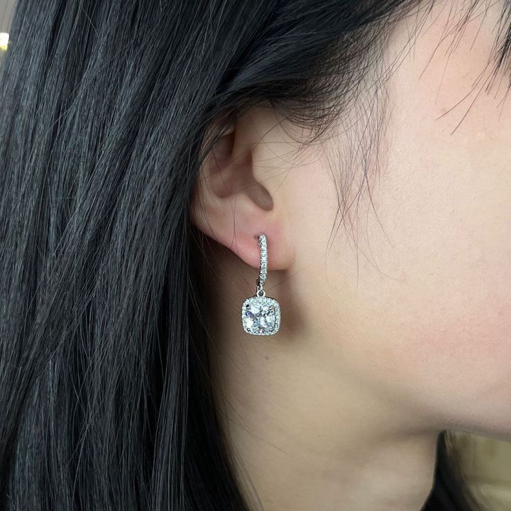 Boucles d'oreilles pendantes en argent avec halo carré et moissanite